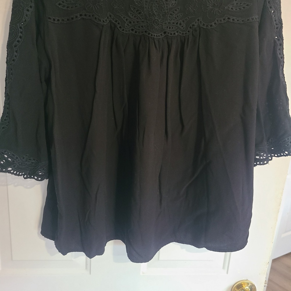 Chico's Black lace cut out top, 3/4 Sleeves, Size 16/18 Women's Pre-Loved - Picture 6 of 10